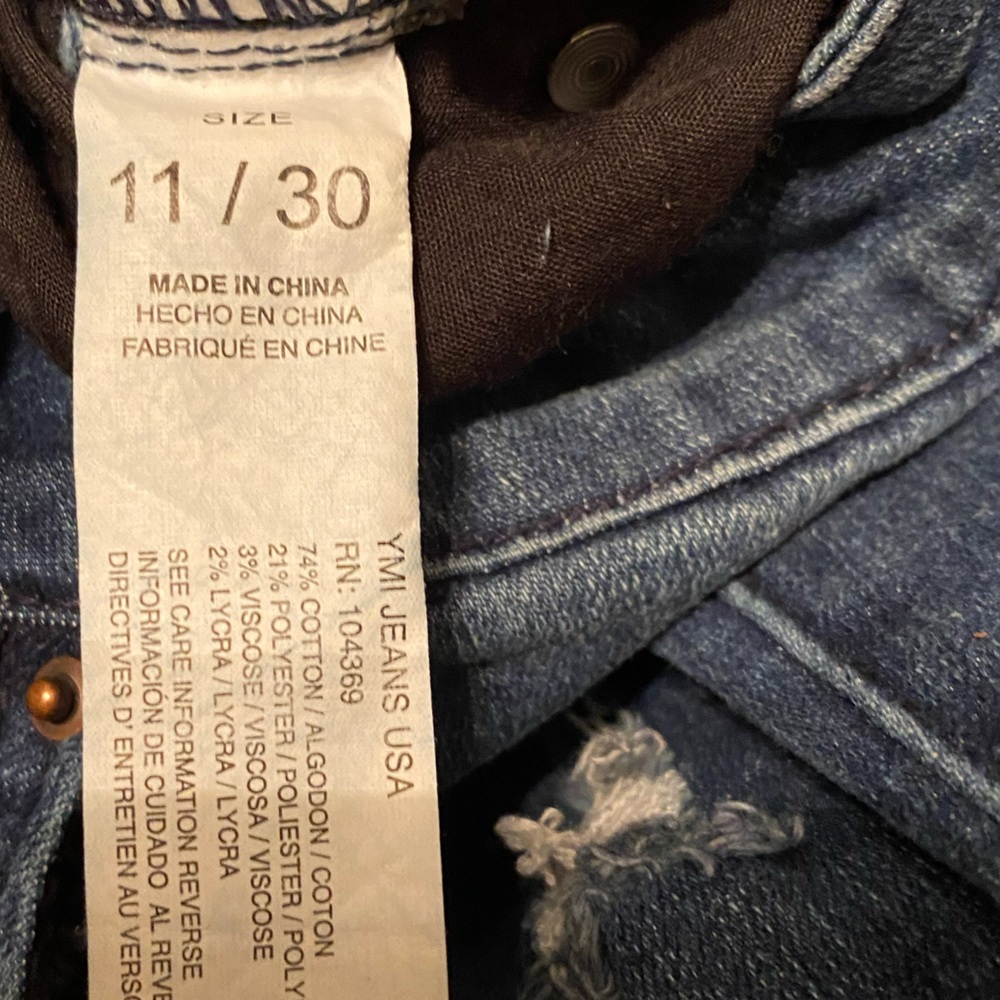 Women's Distressed Flare Jeans YMI Gigi Fit. Juniors 11/30.🐠 - Picture 6 of 7